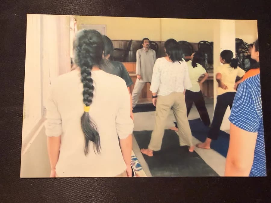 A guided standing sequence in the practice hall